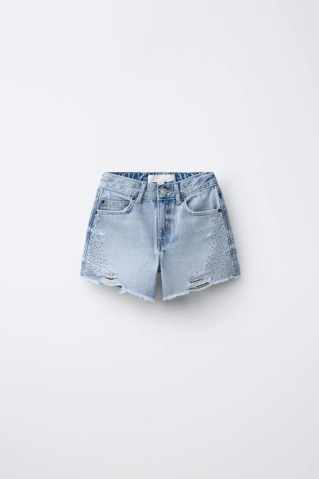 БРЮКИ-БЕРМУДЫ С БРИЛЛИАНТАМИ И ПОРВАННЫМИ МЕСТАМИ