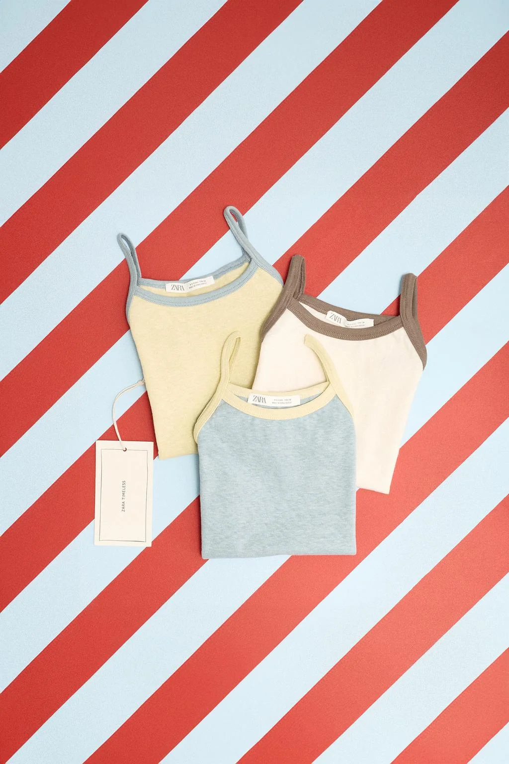 ТРИ КОМПЛЕКТА ФУТБОЛОК С КОНТРАСТНЫМИ ВСТАВКАМИ — Коллекция