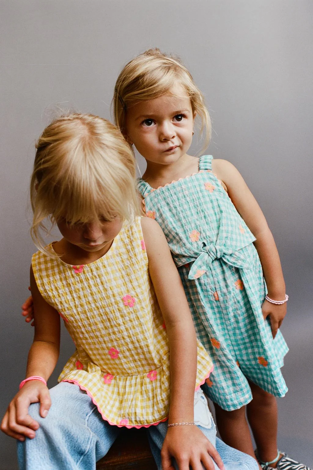 ПЛАТЬЕ В КЛЕТОЧКУ С ВЫШИТЫМИ ЦВЕТАМИ