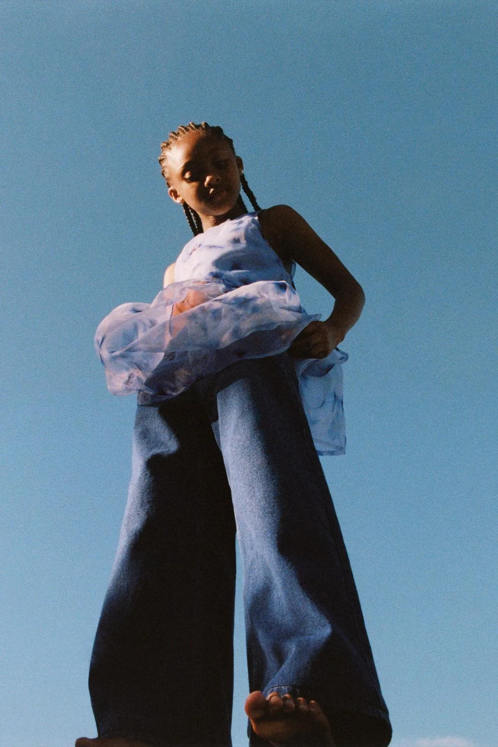 Джинсы с очень широкими штанинами — С широкой штаниной