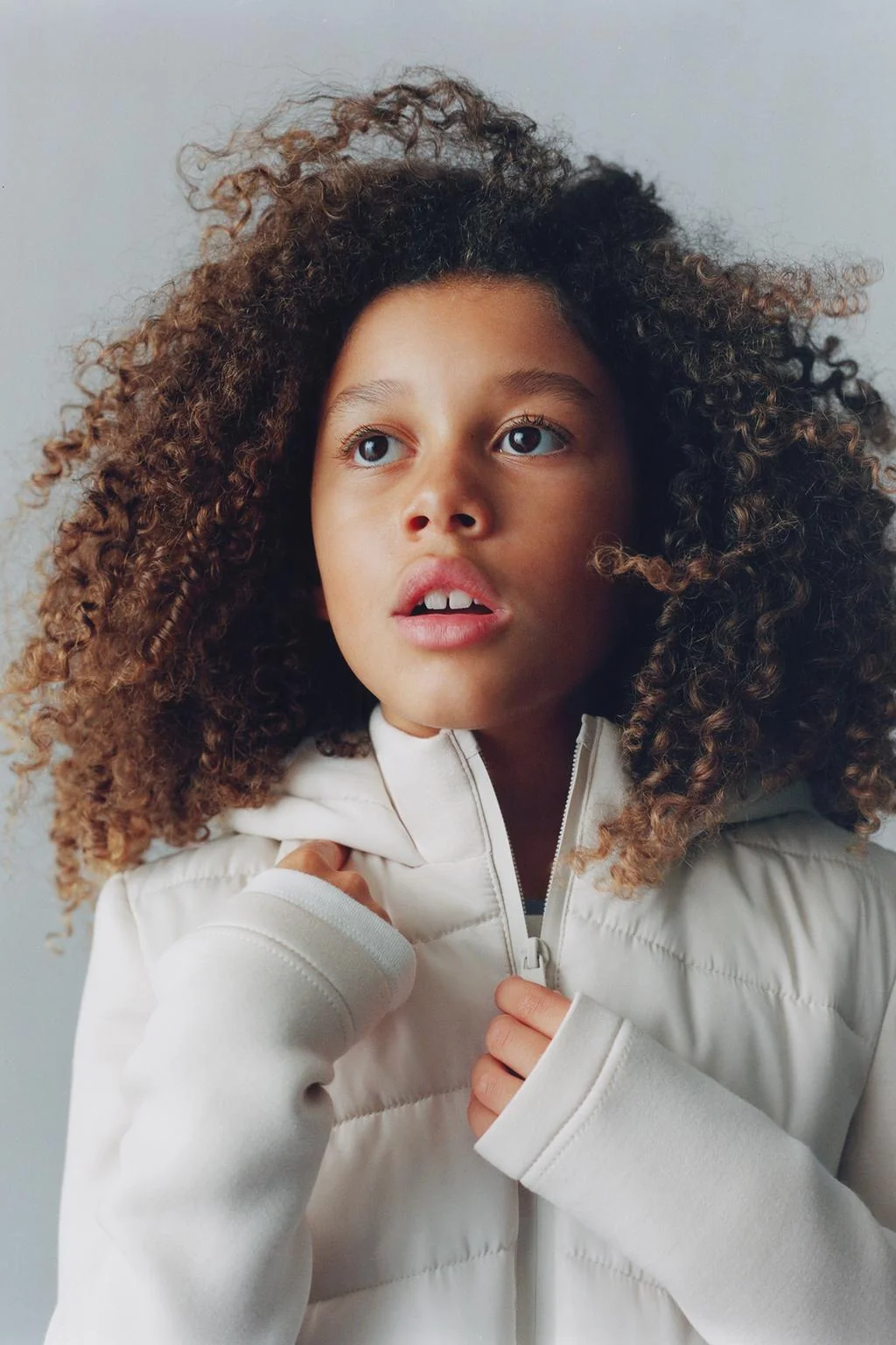 Пуховик с рукавами из неопрена