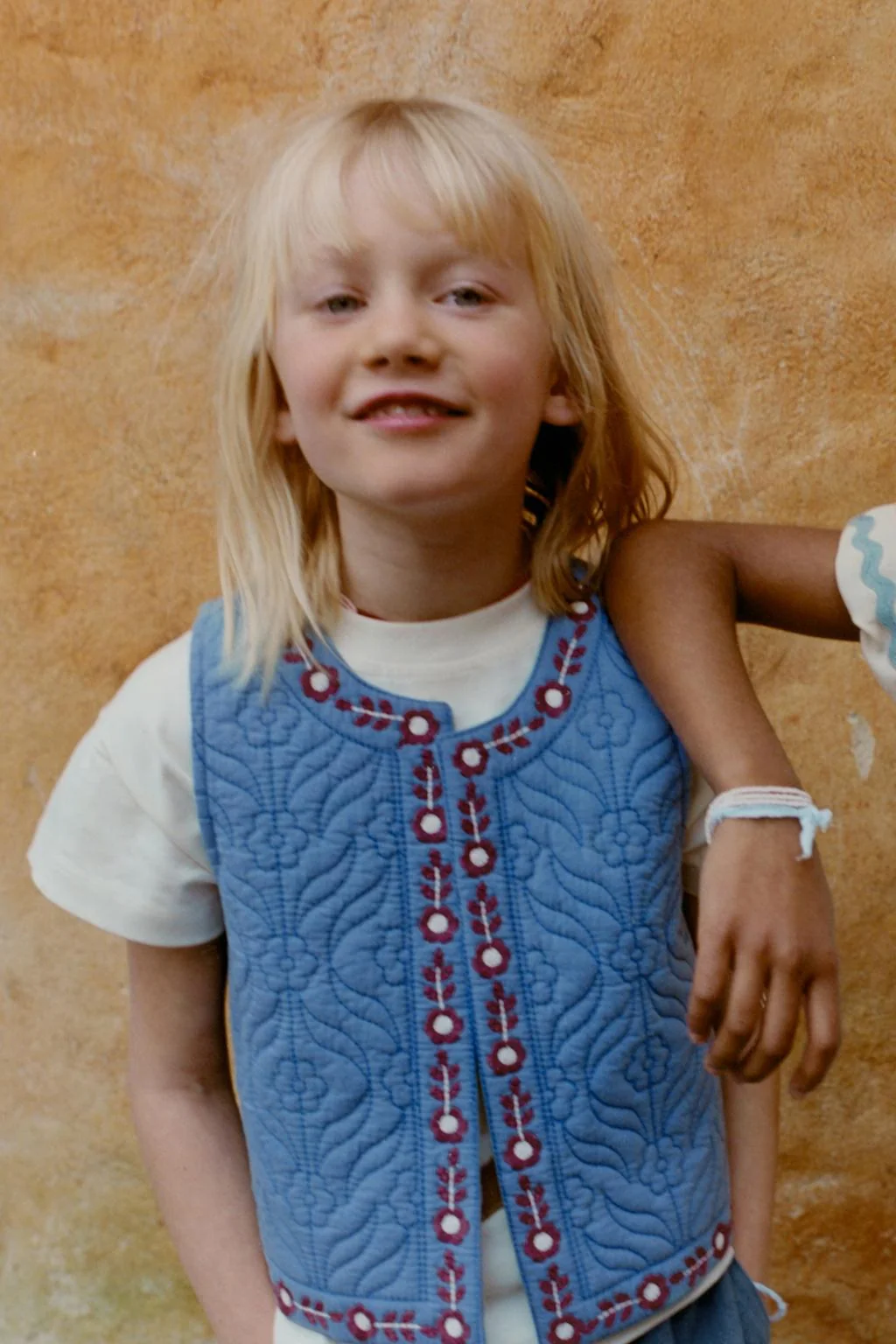 Вышитый текстурированный жилет