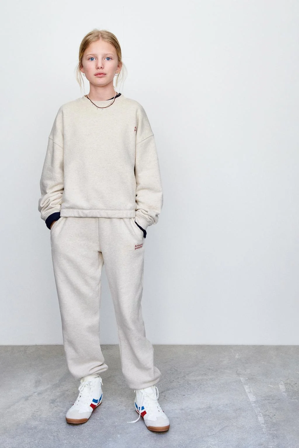 Набор: свитшот и плюшевые брюки с логотипом