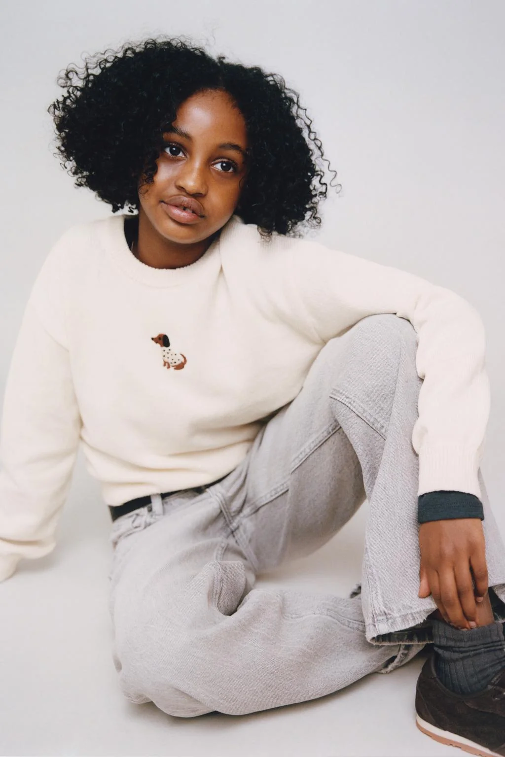 Трикотажный свитер с вышивкой собаки