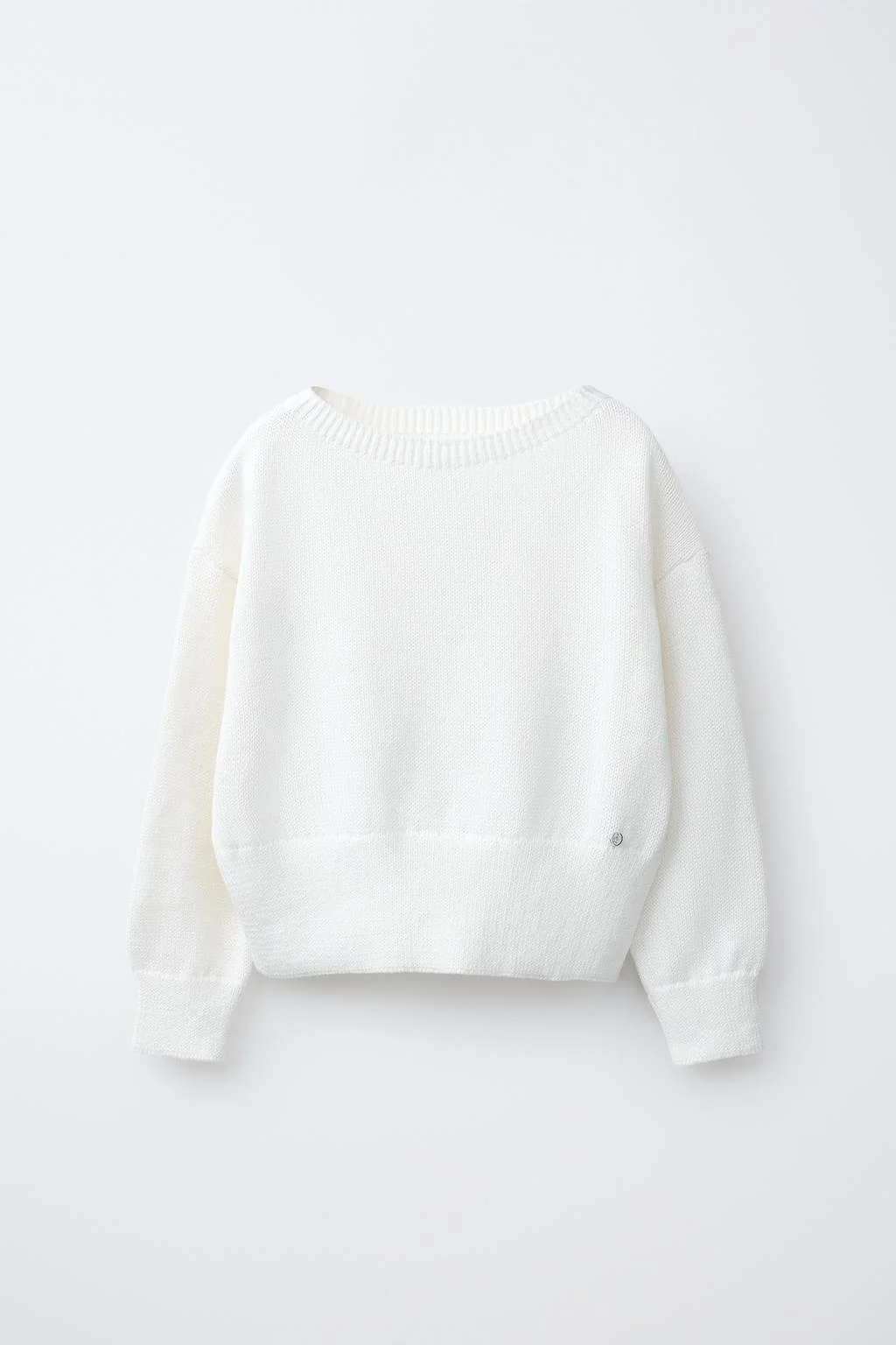 Свитер с лодочным вырезом