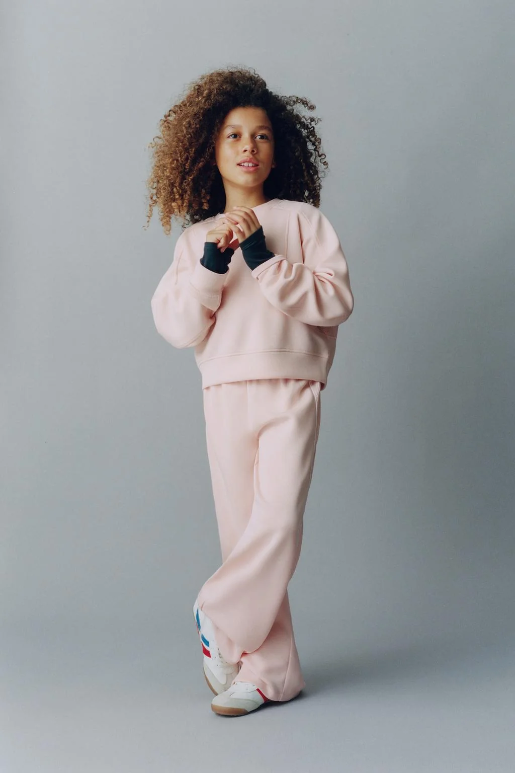 Свитшот с сетчатой вставкой и слоганом