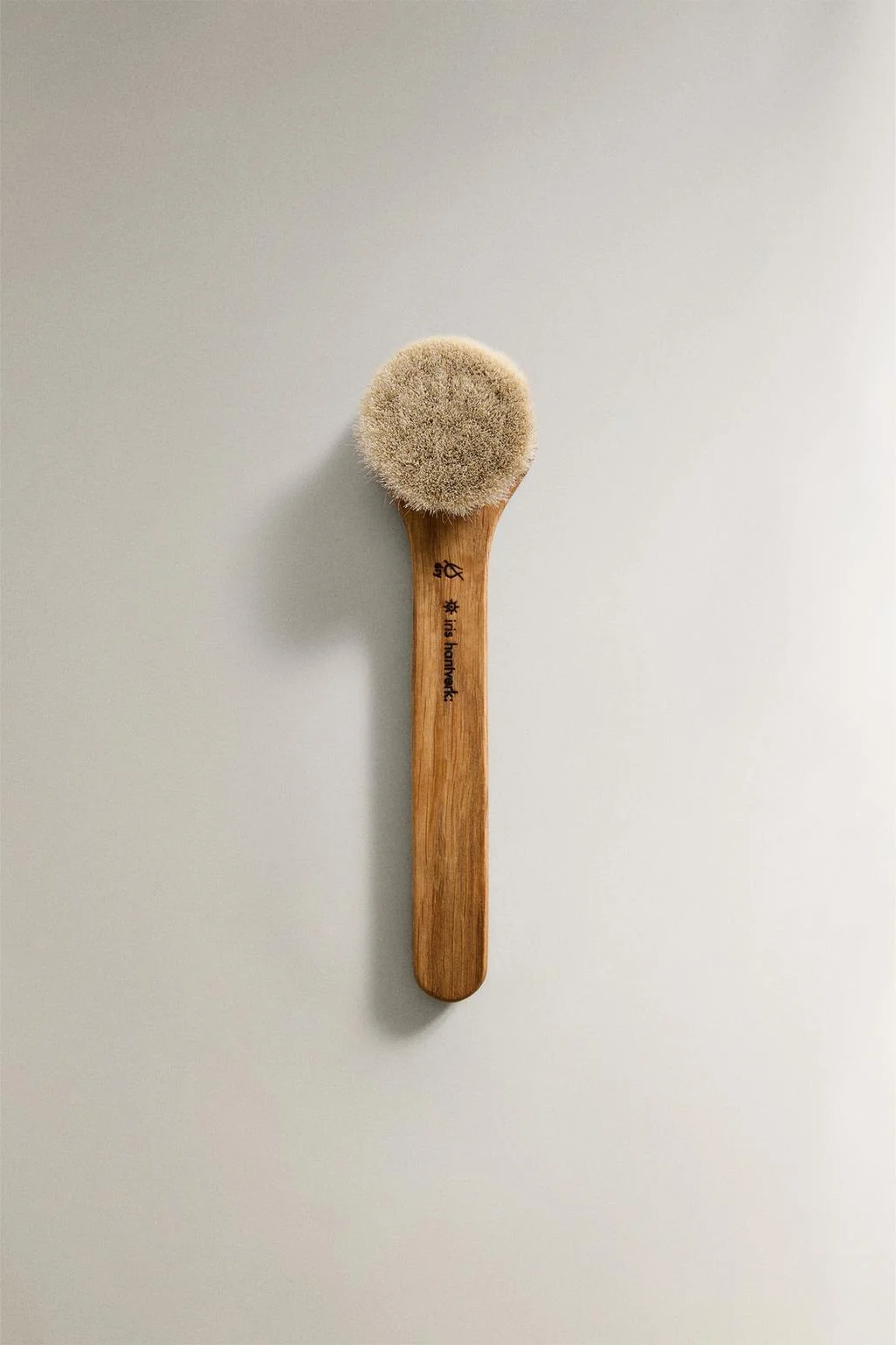 КИСТЬ ДЛЯ ЛИЦА IRIS HANTVERK