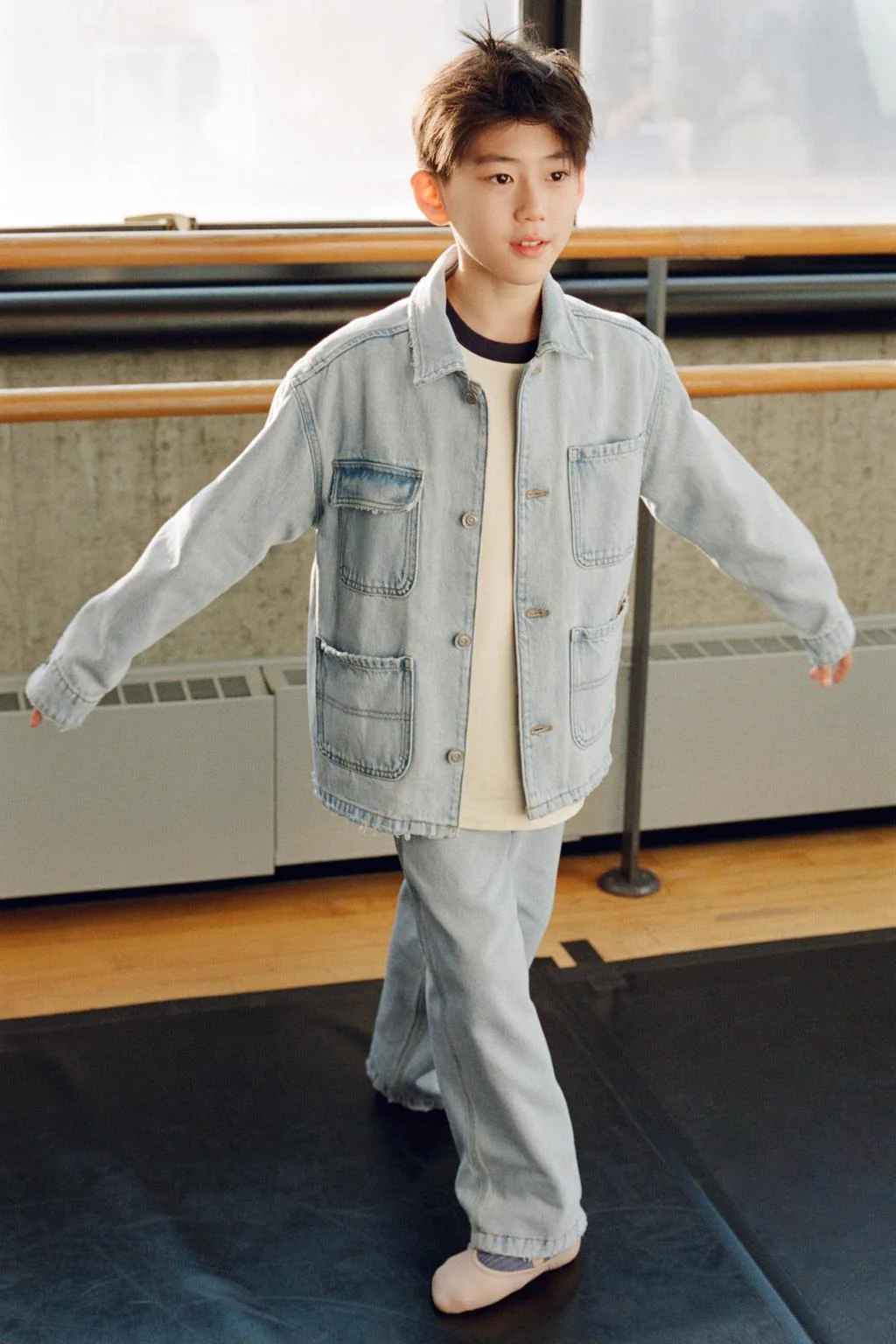 Джинсы-карпентер с ярлыком — Мов.01