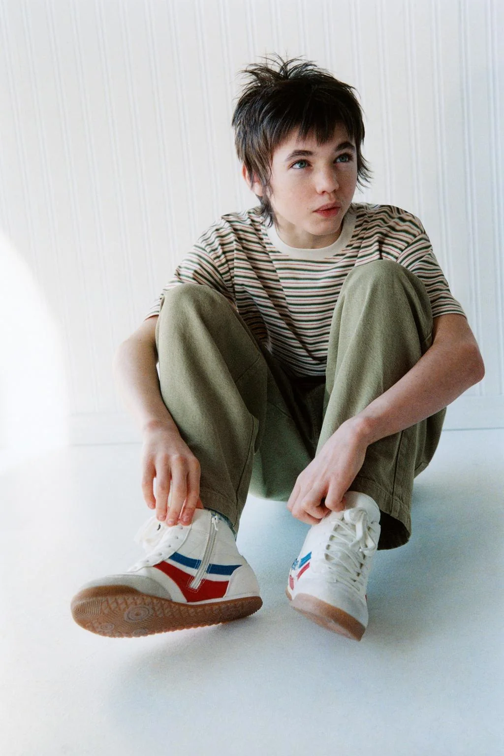 Полосатая футболка с вышитым слоганом