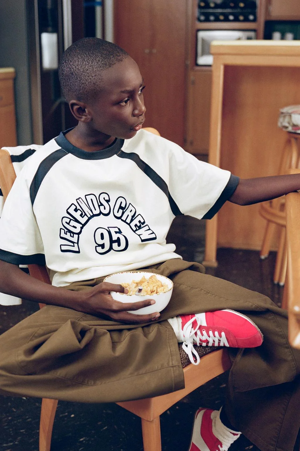 Футболка с рукавом реглан и набивным текстом