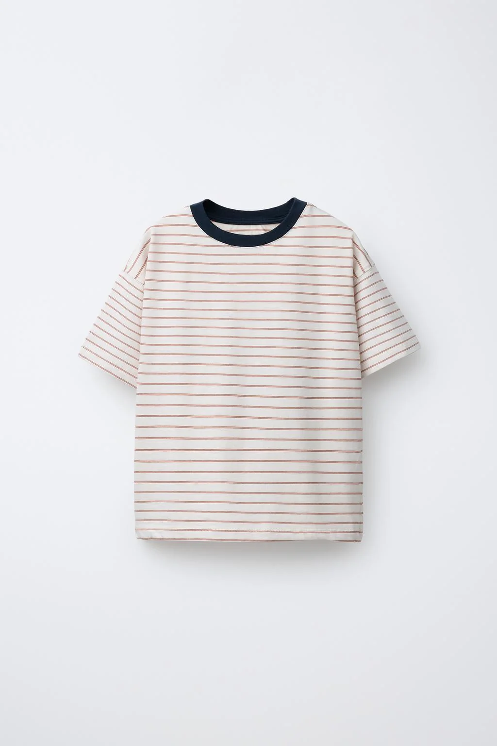 Футболка в полоску с контрастным воротником