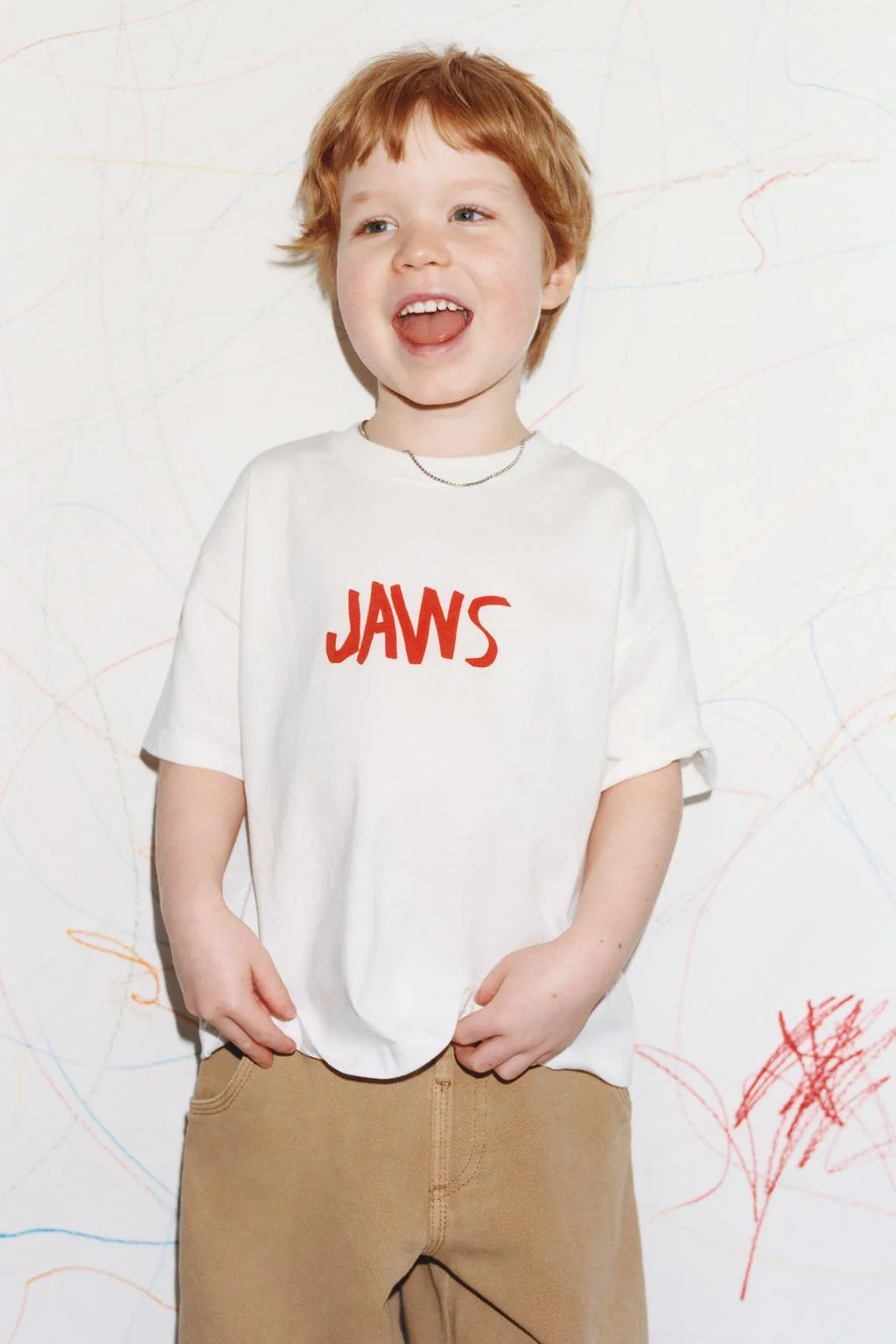 ФУТБОЛКА С ИЛЛЮСТРАЦИЕЙ JAWS© X ДИЛАНА Т-ШИРТ КЛУБ X ZARA