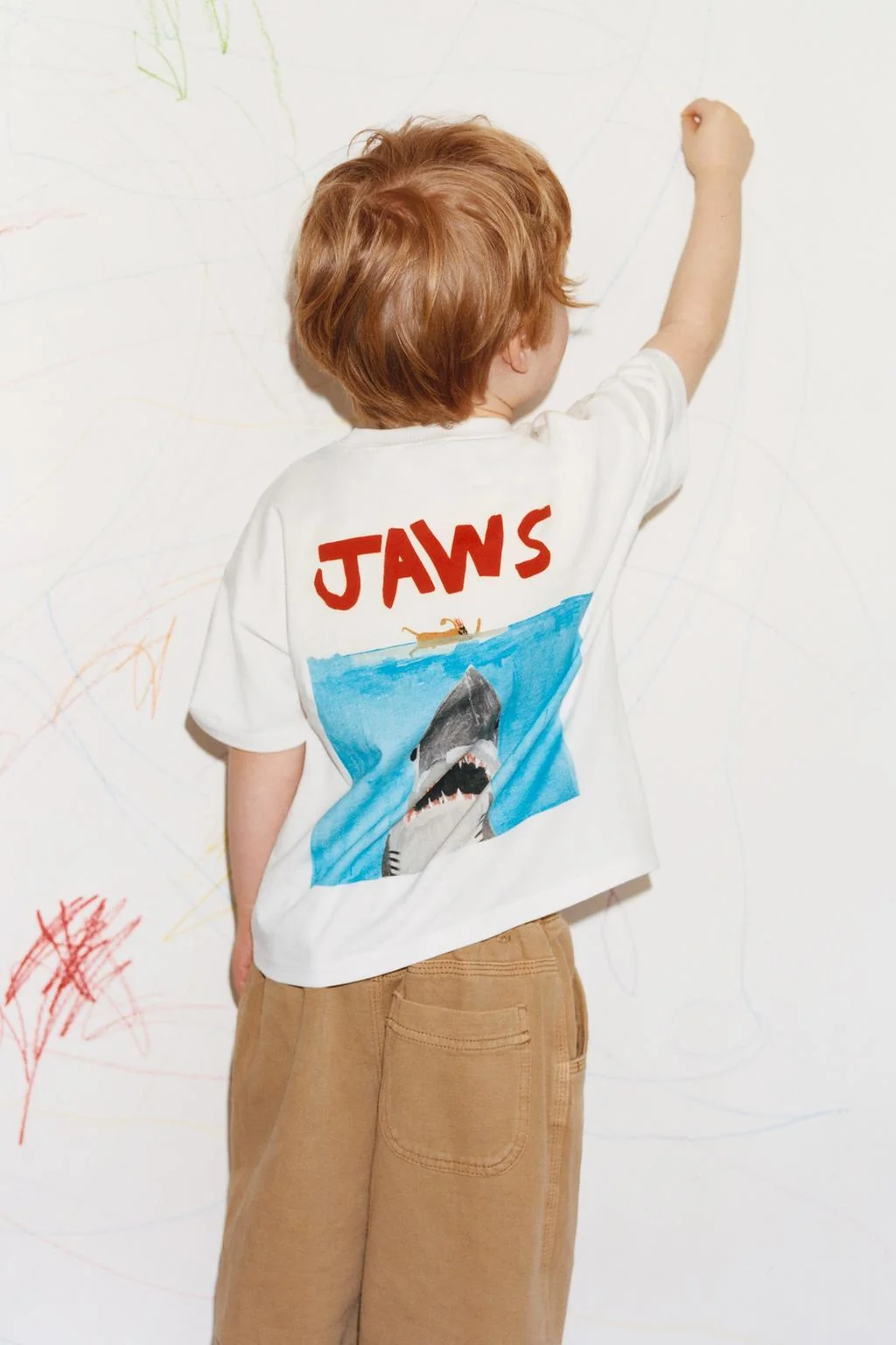 ФУТБОЛКА С ИЛЛЮСТРАЦИЕЙ JAWS© X ДИЛАНА Т-ШИРТ КЛУБ X ZARA