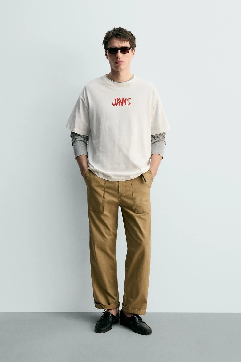 JAWS© UCS LLC И AMBLIN В СОТРУДНИЧЕСТВЕ С DYLAN´S T-SHIRT CLUB И ZARA ИЛЛЮСТРАЦИОННАЯ ФУТБОЛКА