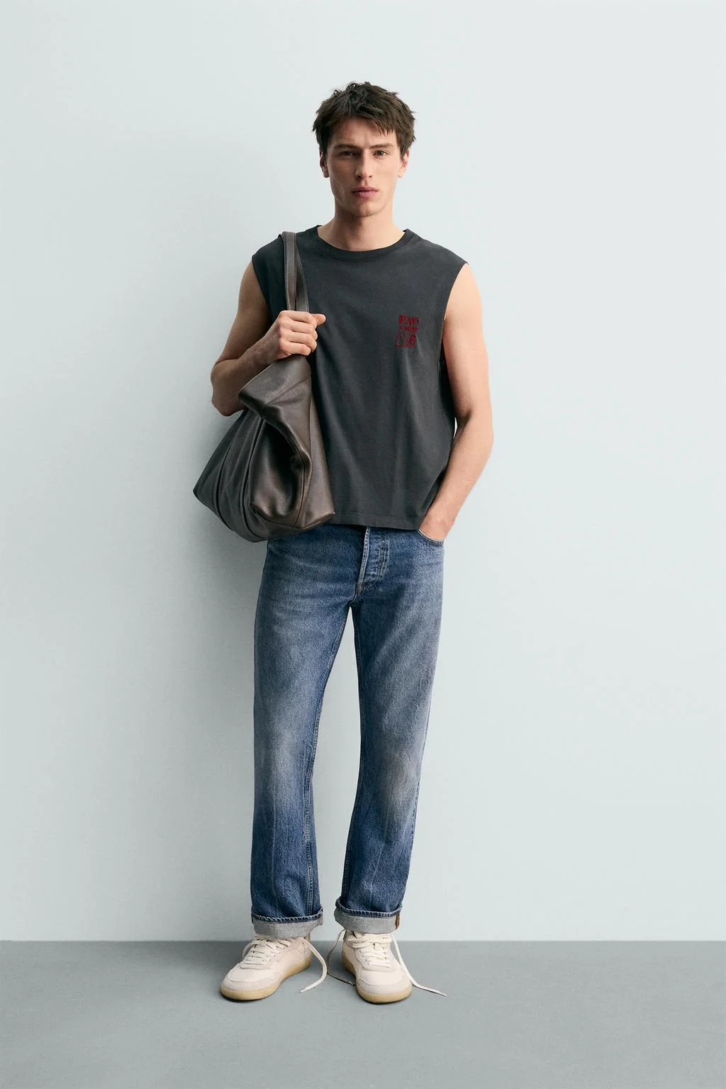 ЮРСКИЙ ПАРК© UCS LLC И AMBLIN В СОТРУДНИЧЕСТВЕ С DYLAN´S T-SHIRT CLUB И ZARA ИЛЛЮСТРИРОВАННАЯ ФУТБОЛКА