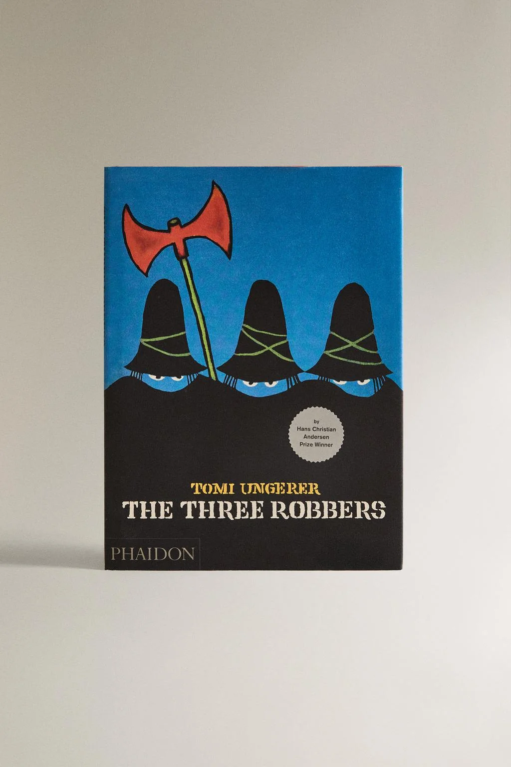 Книга для детей «Три разбойника» (английский) — Игрушки