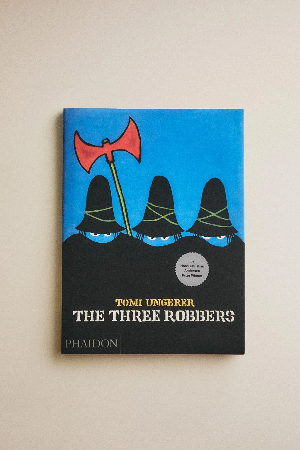 Книга для детей «Три разбойника» (английский)