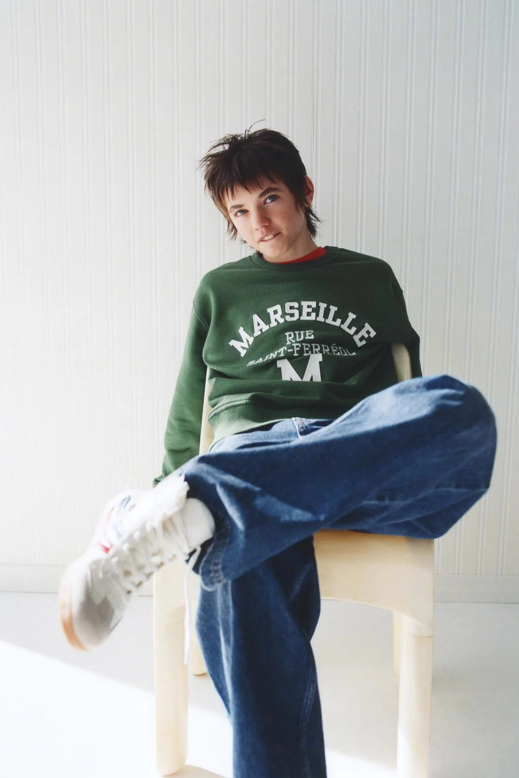 Свитшот с рельефным слоганом — С принтом