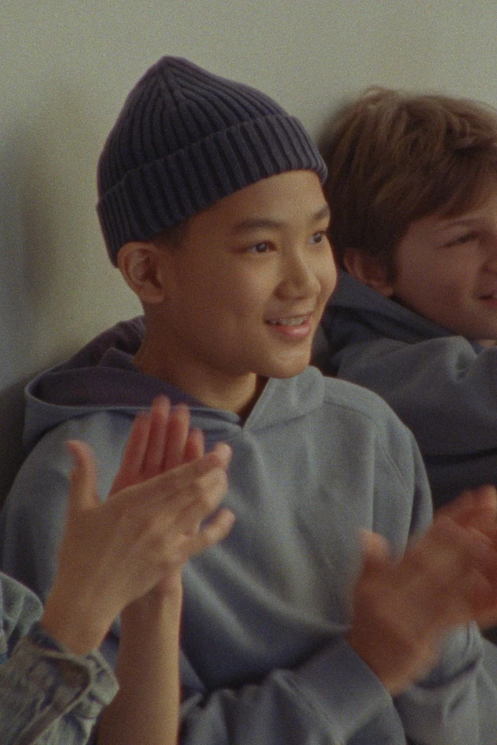 Худи с карманом — Мов.01