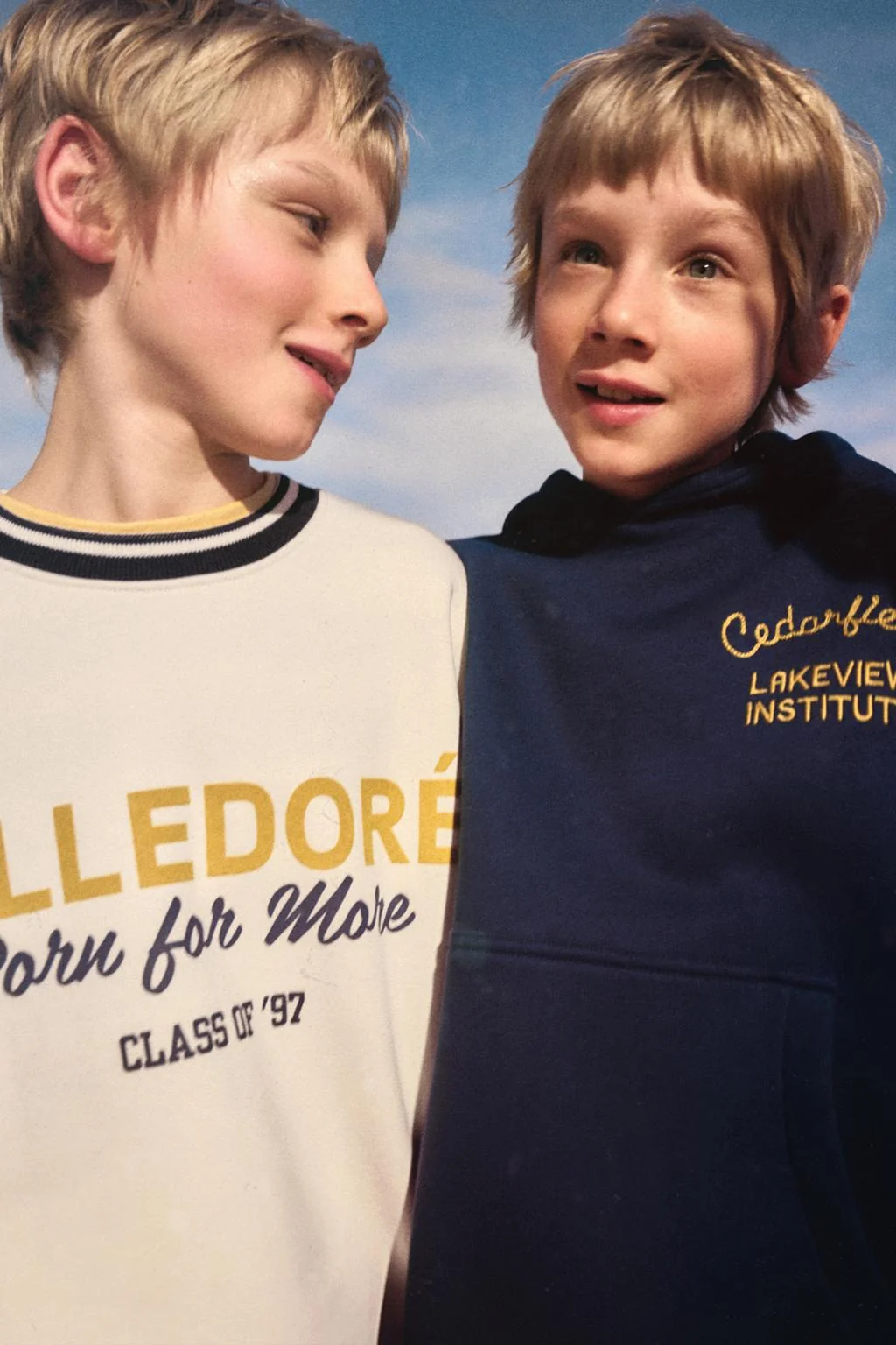 Футболка с принтом и слоганом