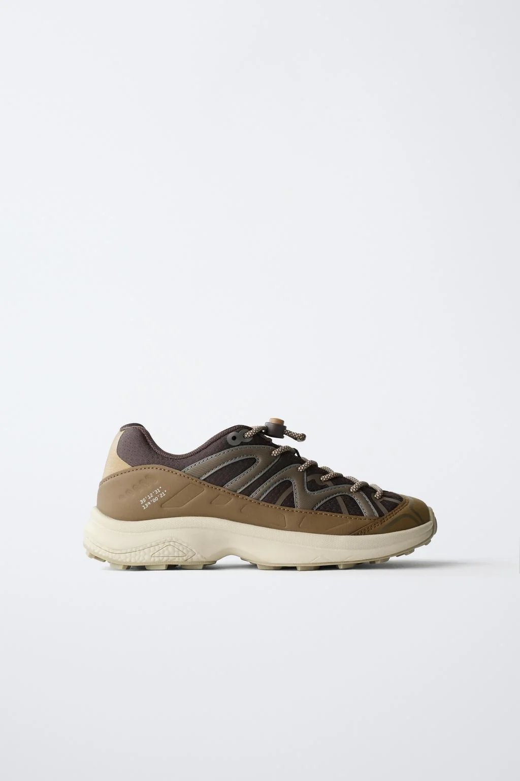 Кроссовки для походов