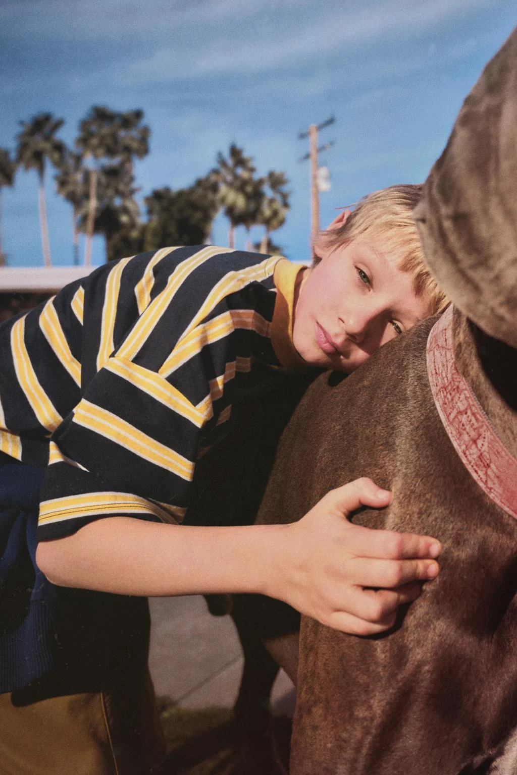 Футболка в полоску с вышитой надписью — В полоску