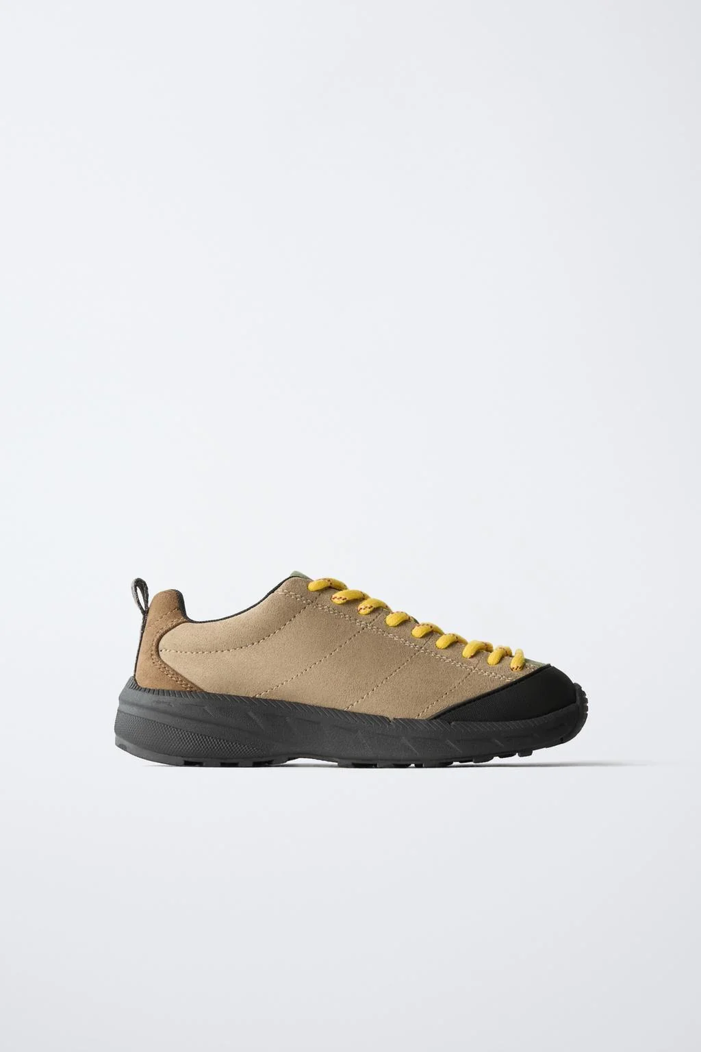 Технические кроссовки