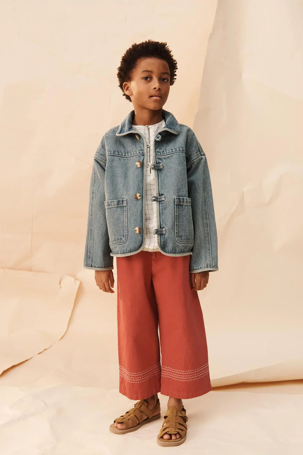 Прямые брюки с контрастной строчкой ограниченной серии