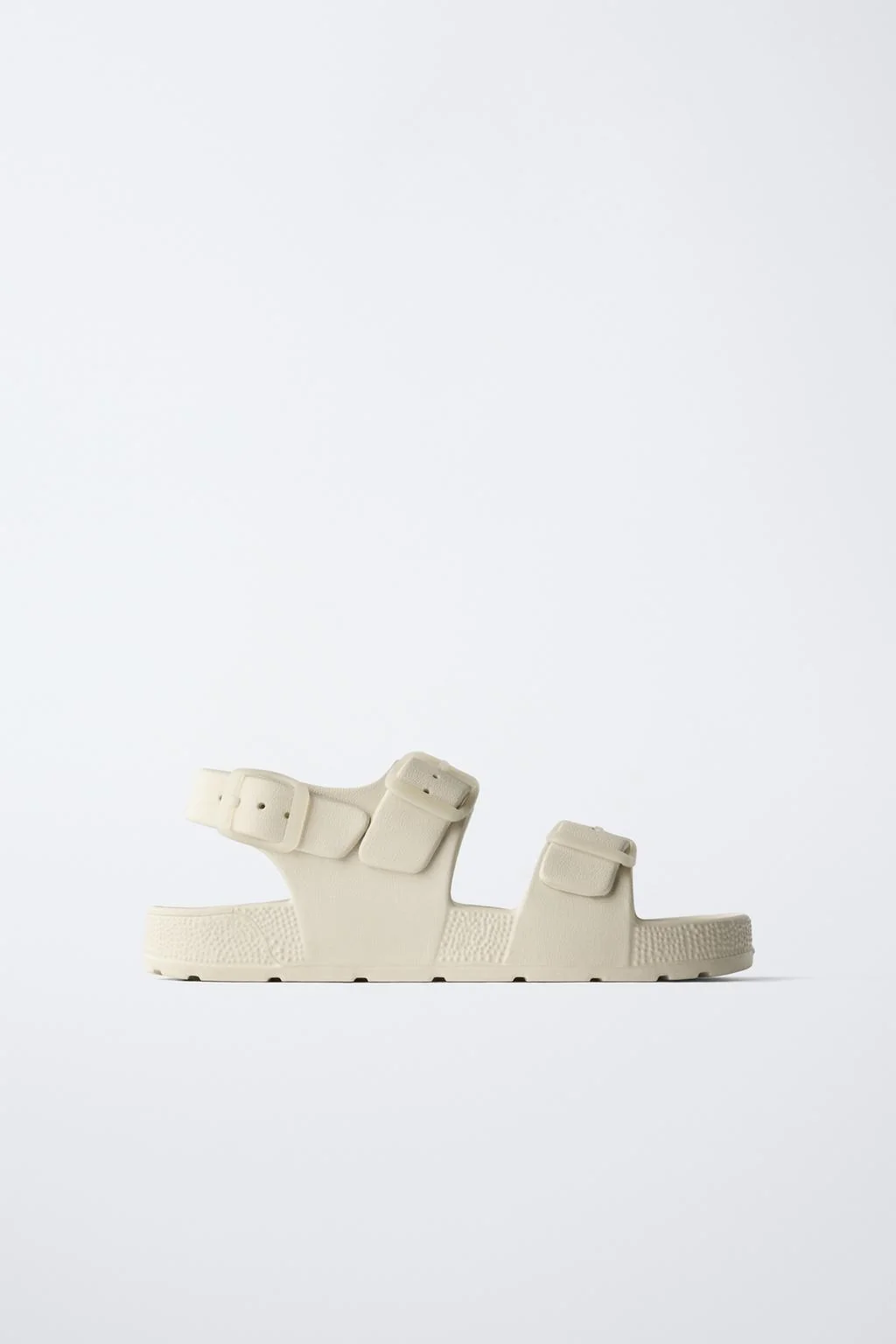 Резиновые сандалии на пряжке