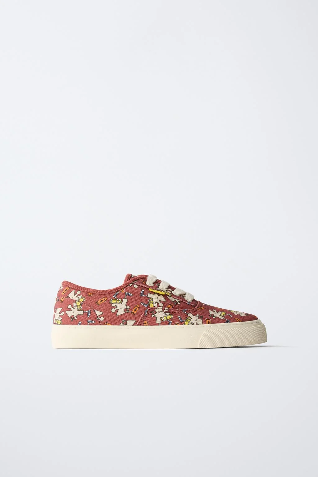 Кроссовки шнуровочные