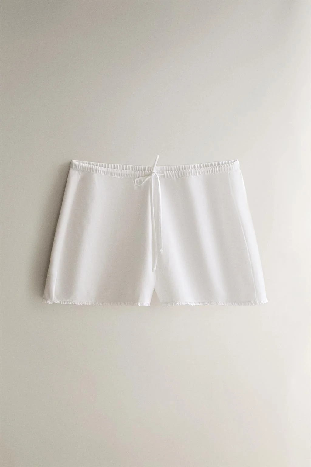 ШОРТЫ С КРУЖЕВНЫМ ОБОРКОМ