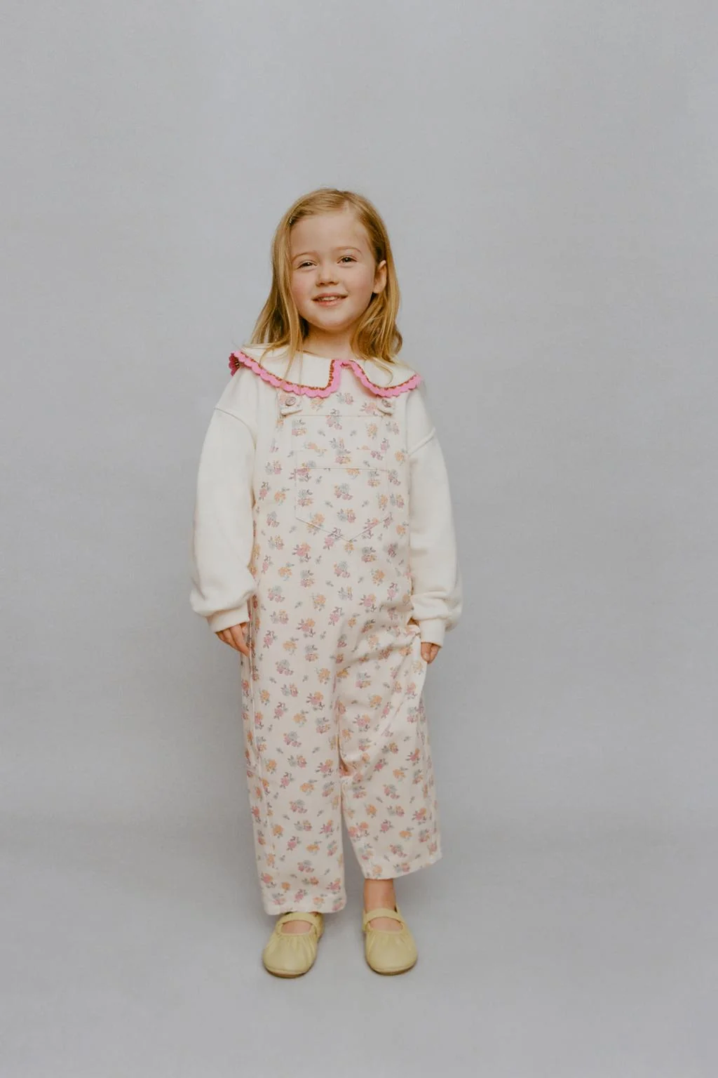 Свитшот с воротником питер пэн из вязаного крючком материала