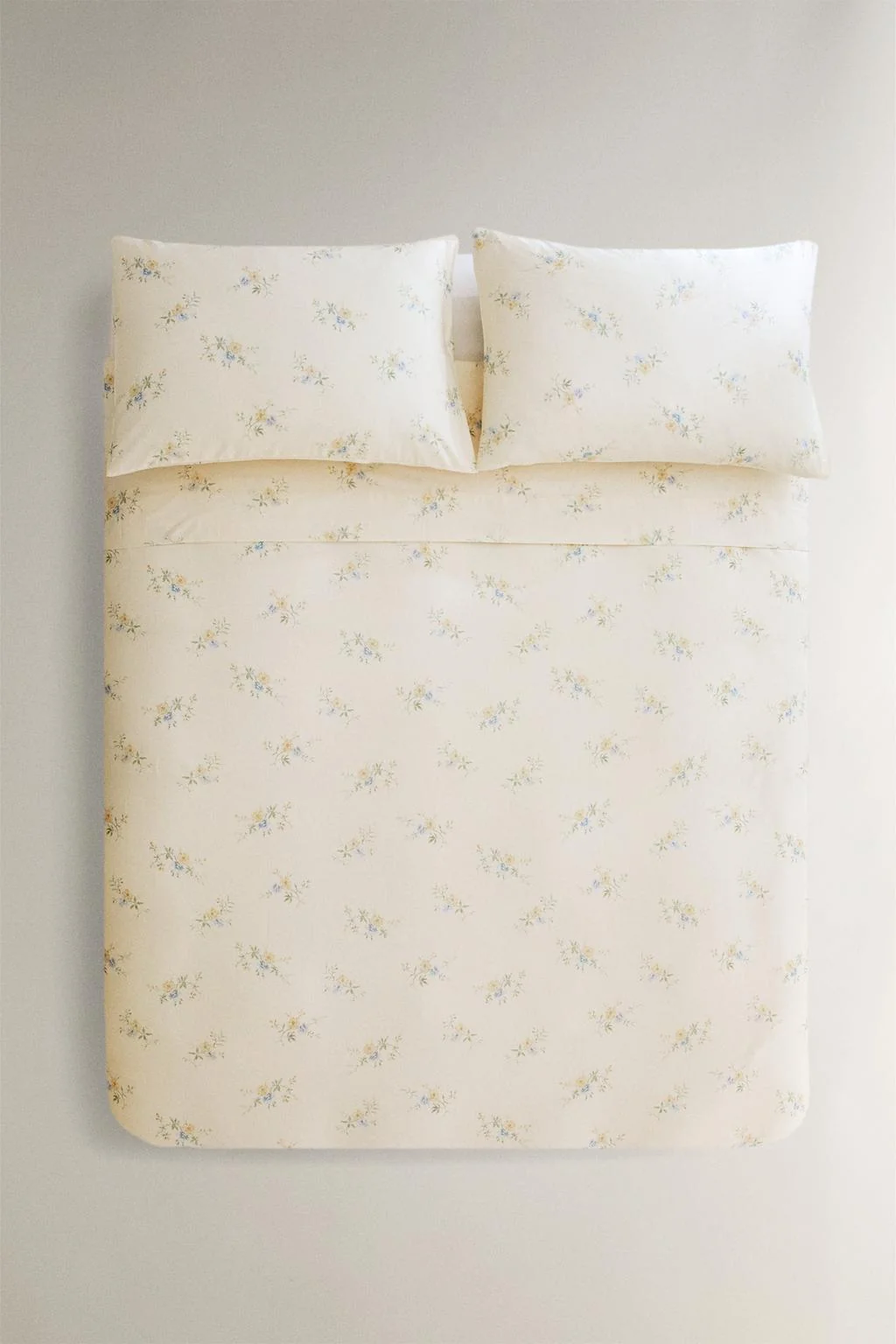 Сатиновая наволочка с цветочным букетом