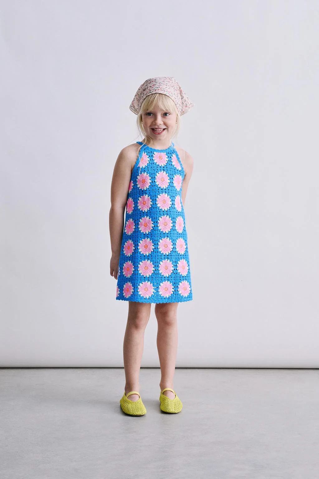 Платье из вязаного крючком цветочного трикотажа — Платья