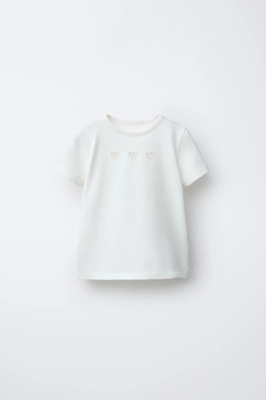 ФУТБОЛКА С ВЫРЕЗАМИ В ФОРМЕ СЕРДЕЦ