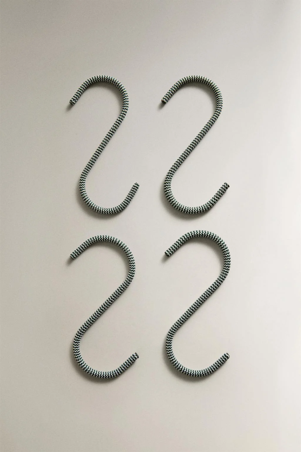 УПАКОВКА КРЮЧКОВ (4 ШТУКИ В УПАКОВКЕ)