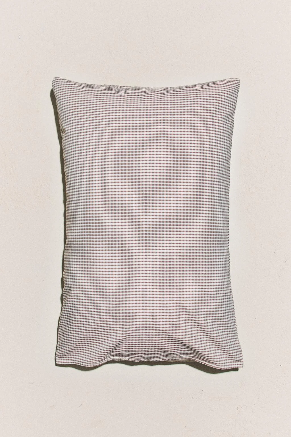 ДЕТСКАЯ ПОДУШКА С ПОДЦВЕТНЫМ РИСУНКОМ В КЛЕТКУ