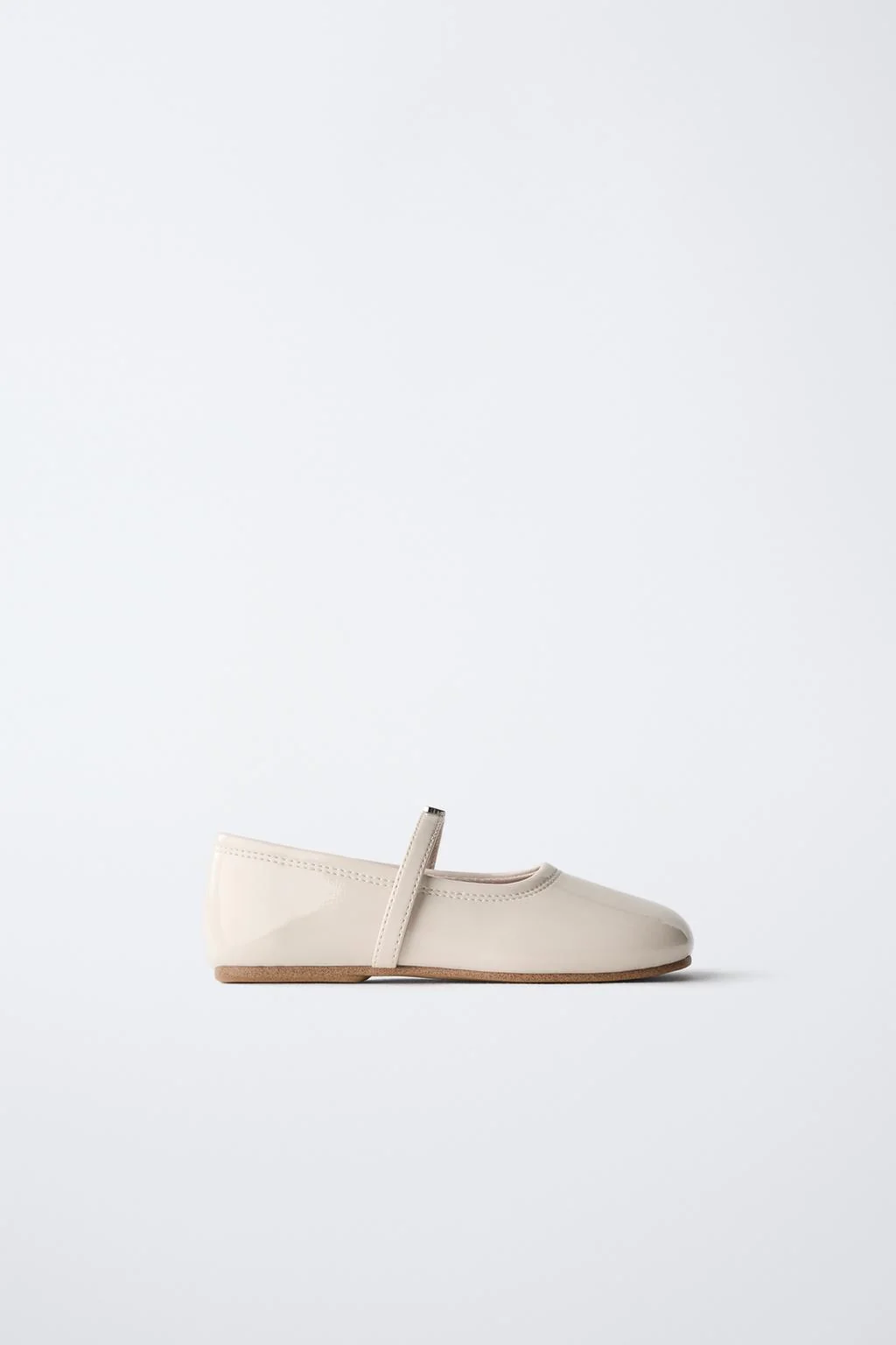 Балетки из лаковой кожи с деталями в форме сердца