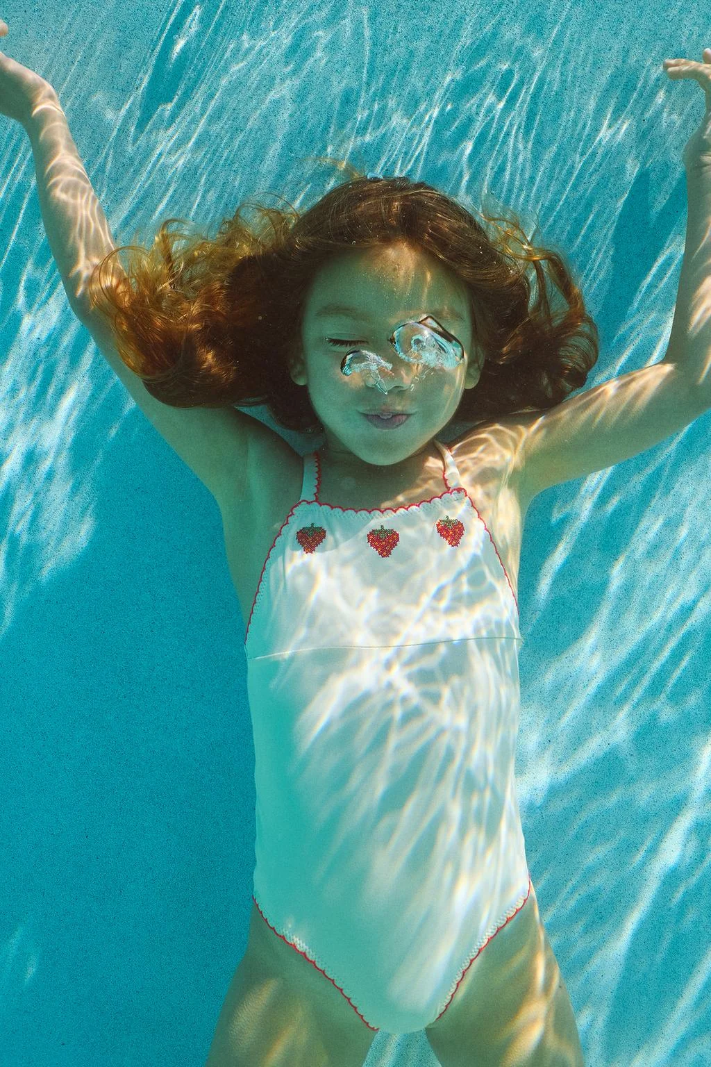 1-6 лет / Купальник с вышивкой клубника