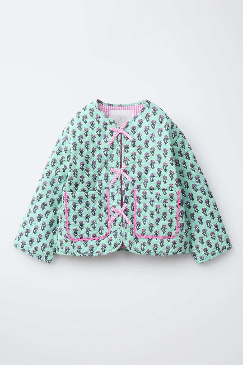 Куртка на синтепоне с цветочными бантами