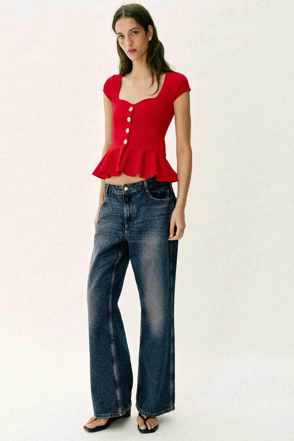 Топ с воланами и пуговицами