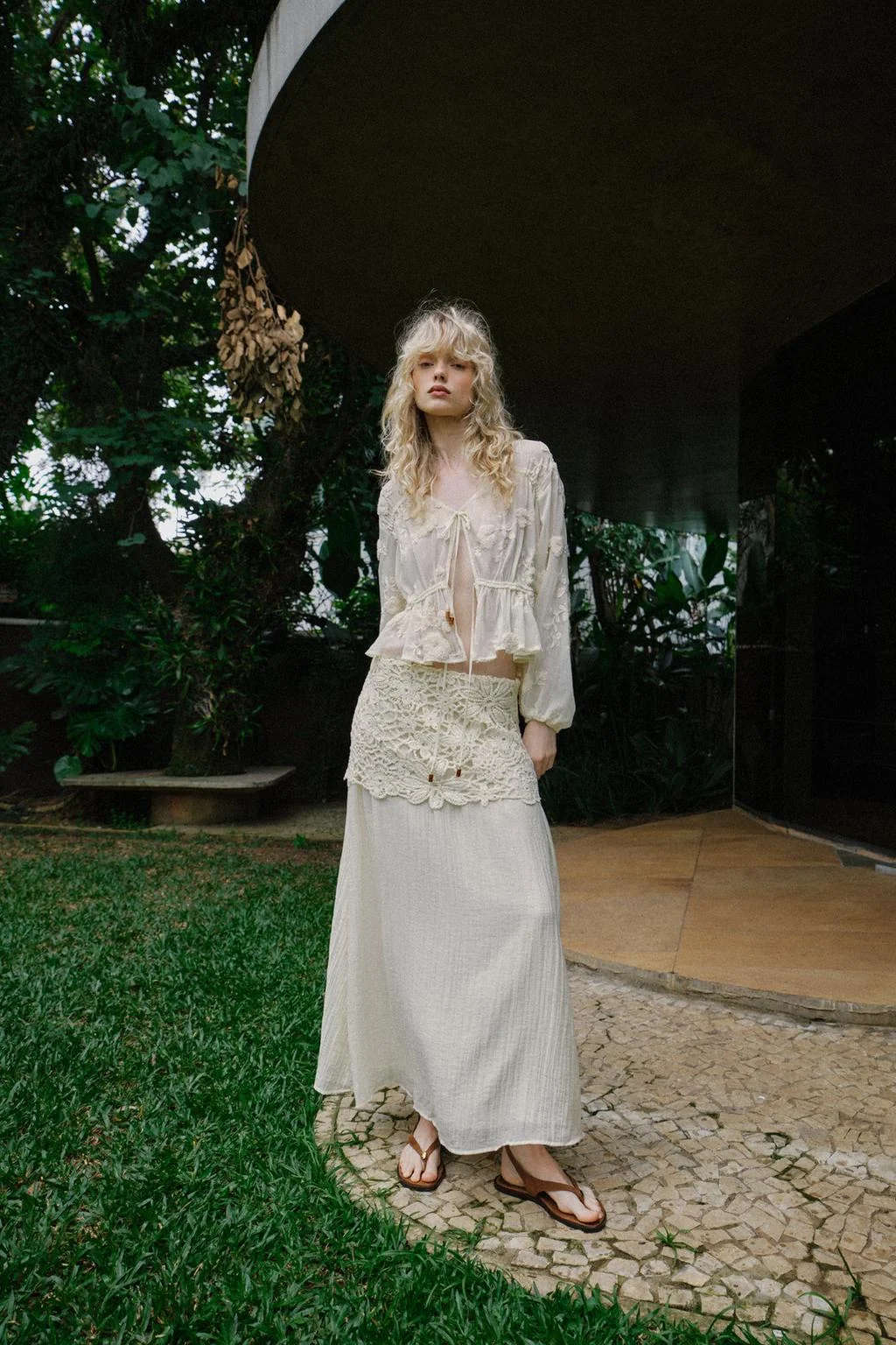 Вышитая полупрозрачная блузка