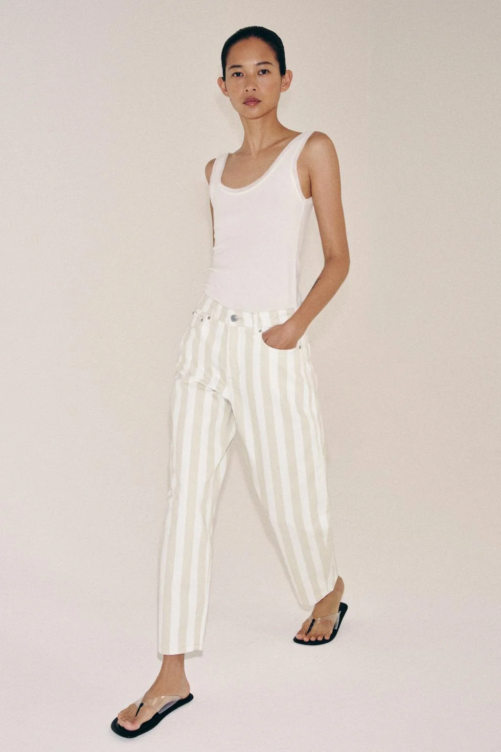 ЗАУЖИВАЮЩИЕСЯ ПОЛОСАТЫЕ ДЖИНСЫ СРЕДНЕЙ ПОСАДКИ — Выбор для вас