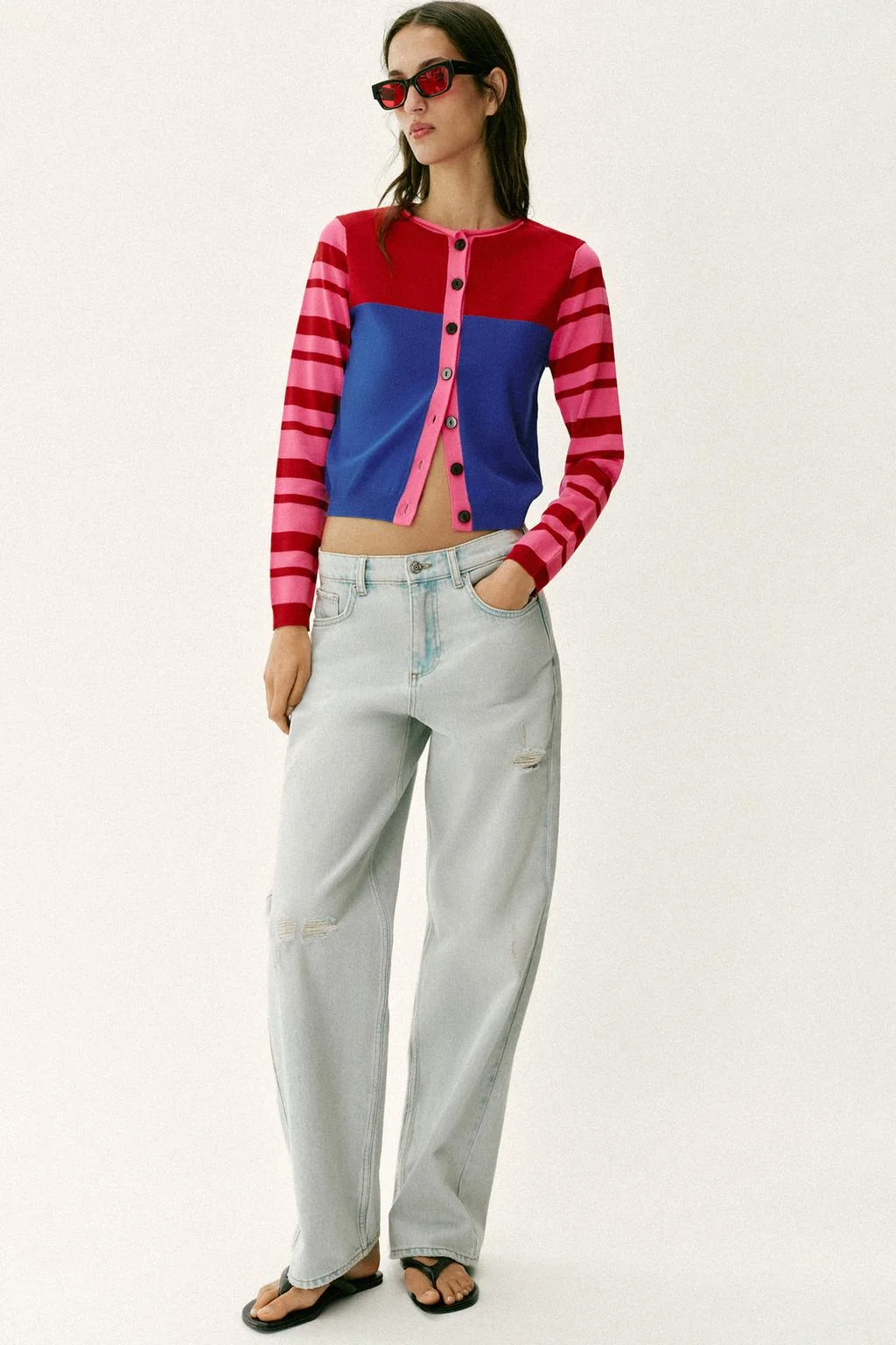 З1975 ДЖИНСЫ С ПРОРВАННЫМИ НОГАМИ ПРЯМОГО КРОЯ СРЕДНЕЙ ПОСАДКИ