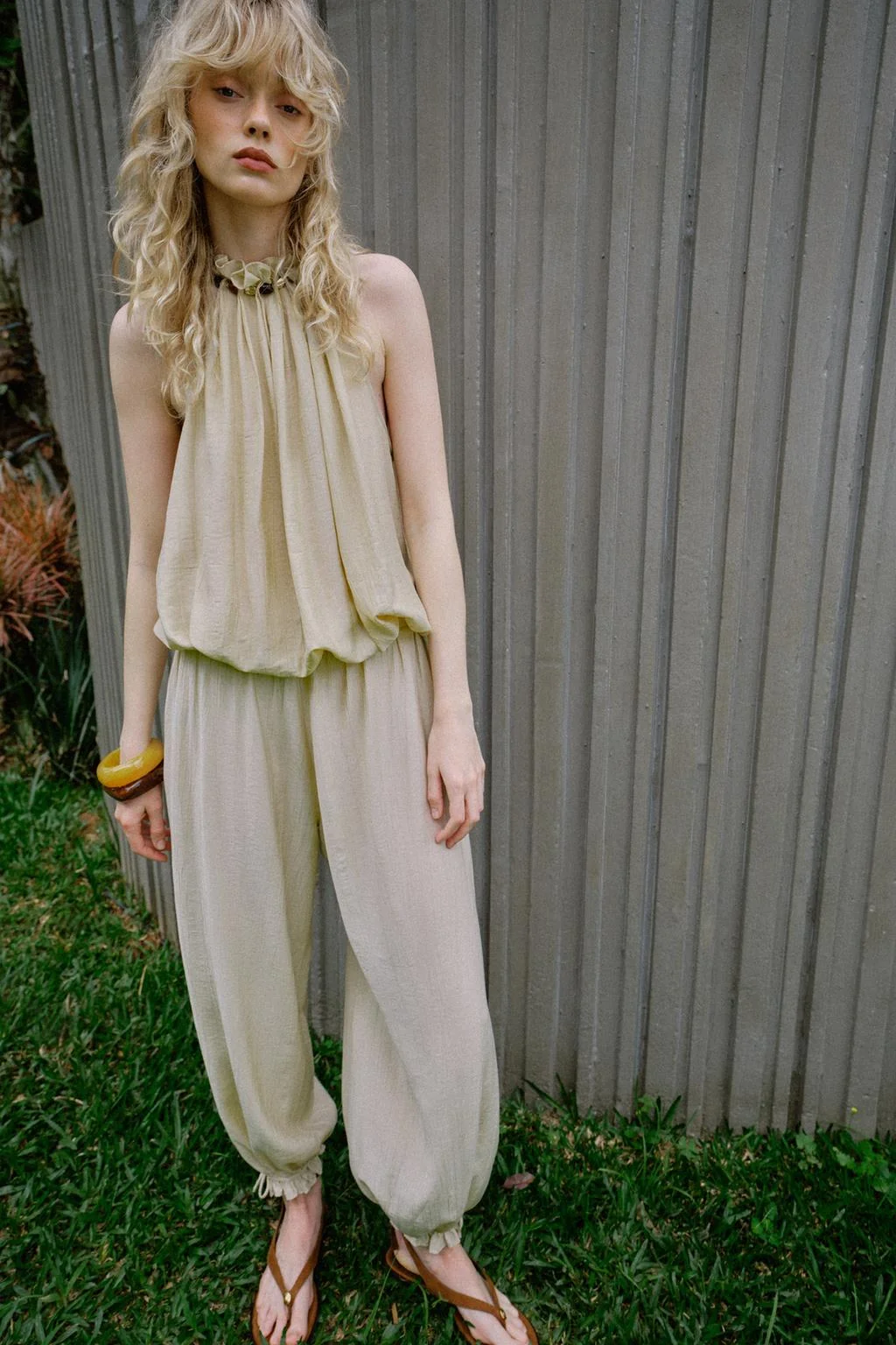 ШТАНЫ С РЕЗИНКОЙ НА ТАЛИИ — WHITE