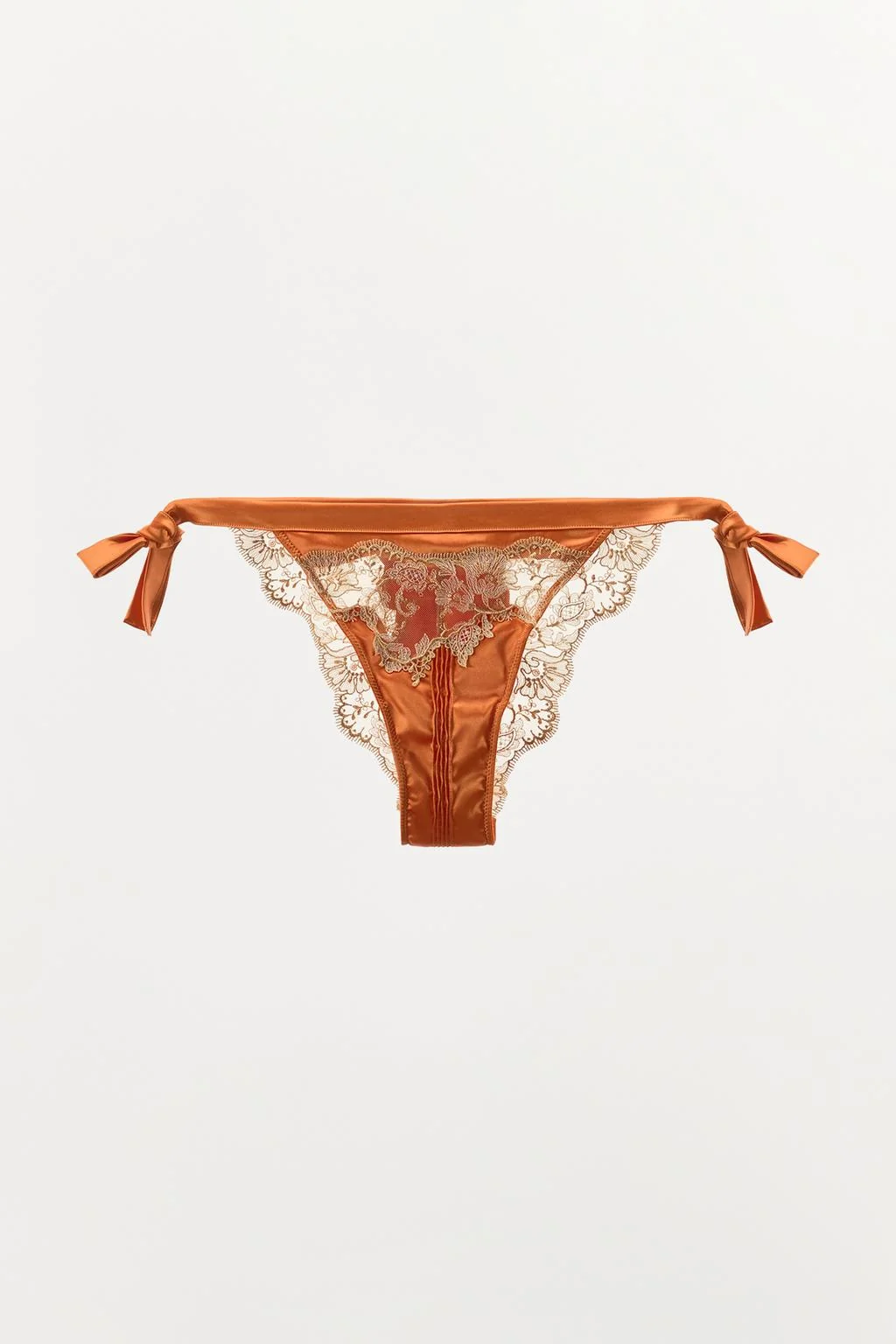 САТИНОВЫЕ ТРУСИКИ С КРУЖЕВНЫМИ ЛЕНТАМИ