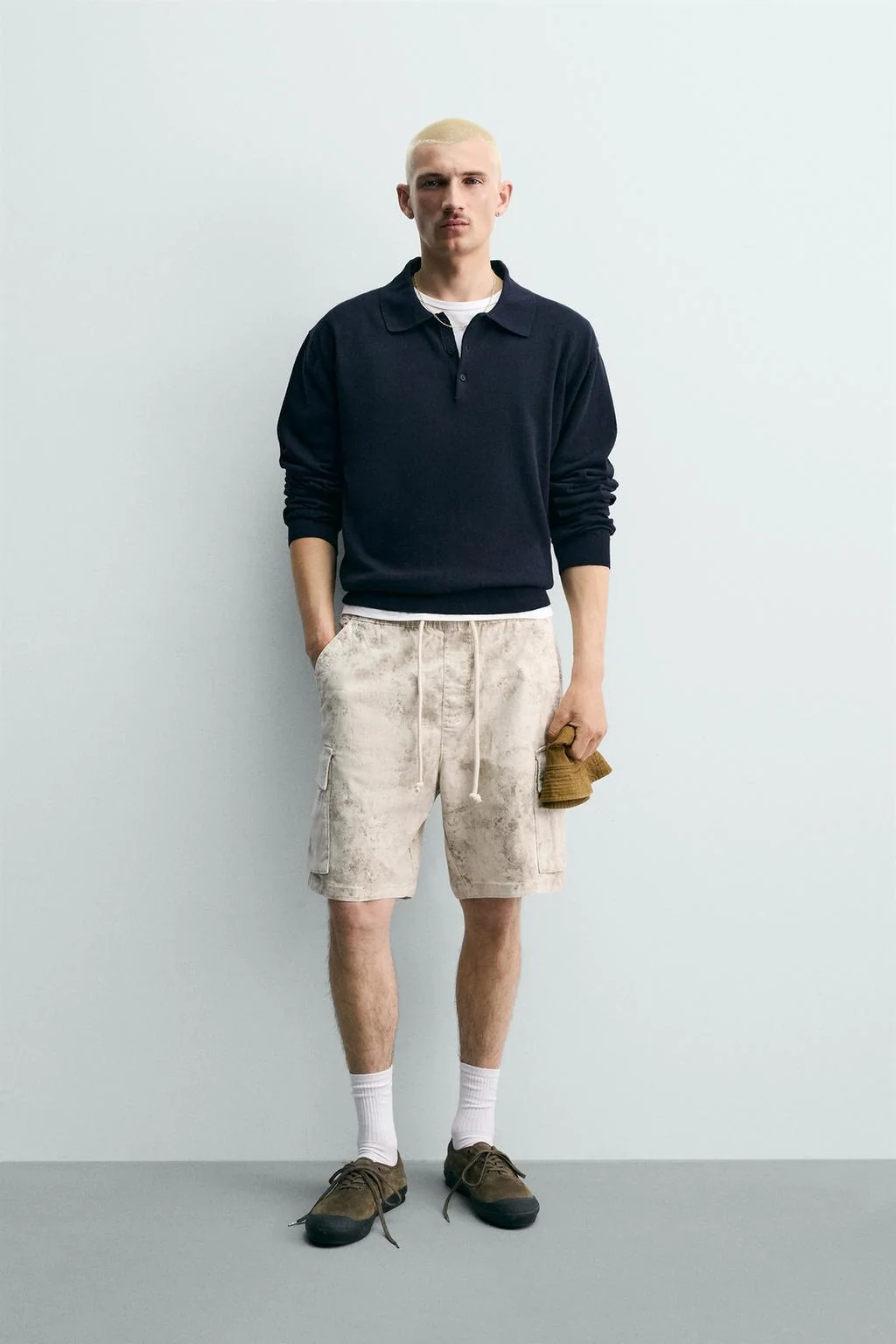 БЕРМУДЫ С РАЗРЕЗАМИ В СТИЛЕ РЕЛАКСЕД ФИТ С ЭФФЕКТОМ ВЫЦВЕТШИХСЯ — Джоггеры