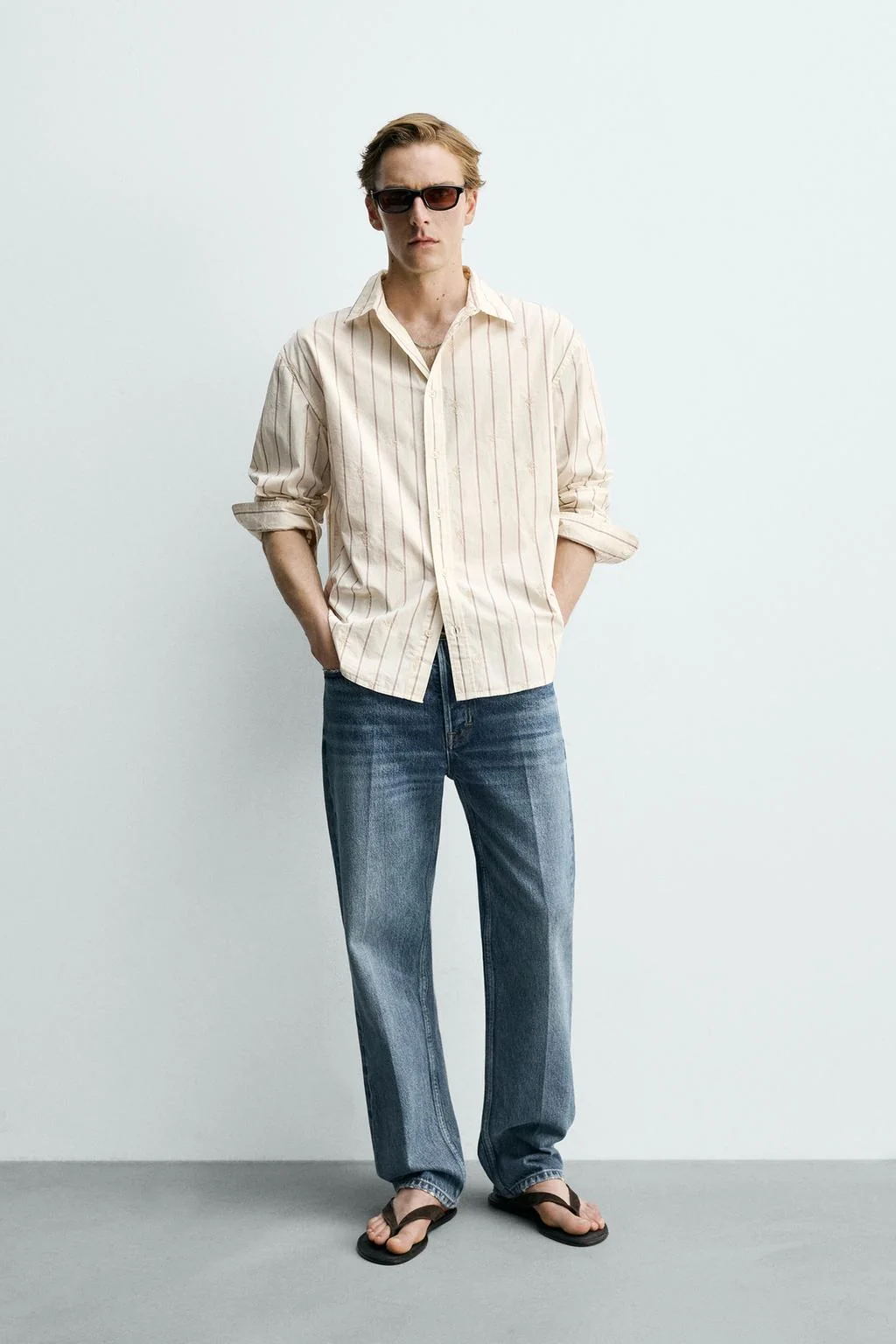 ФУТБОЛКА В ПОЛОСКУ С ЦВЕТОЧНЫМ ВЫШИВАНИЕМ