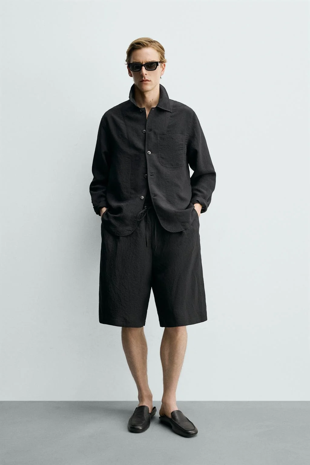 ПОЛОСАТЫЕ БЕРМУДЫ ИЗ ЯККАРДА СВОБОДНОГО ПОКРОЯ