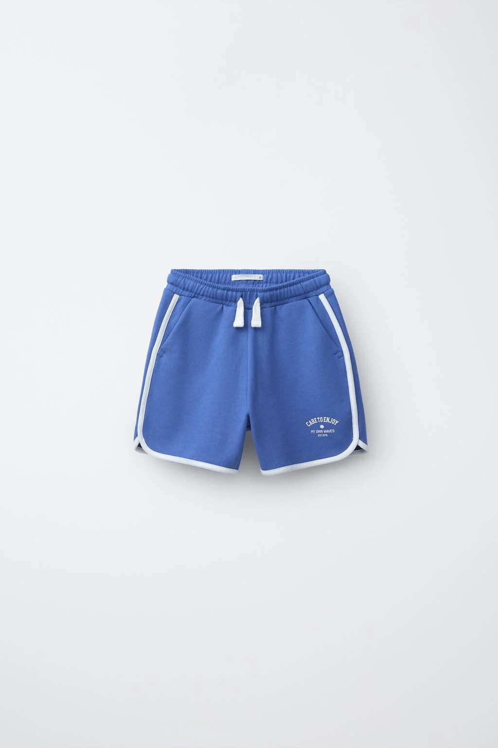 ШОРТЫ-БЕРМУДЫ С ДЕКОРАТИВНЫМИ ЭЛЕМЕНТАМИ